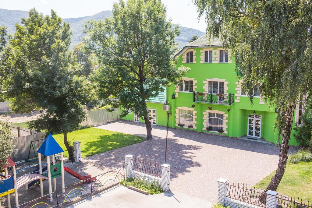 Berizka Hotel Perechin Exterior photo