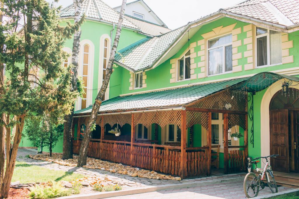 Berizka Hotel Perechin Exterior photo